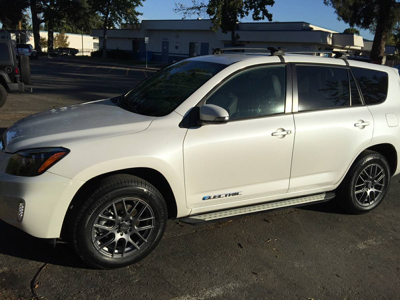 Illustration for article titled At $18,500, Could This 2014 Toyota RAV4 EV Rock You Down To Electric Avenue?